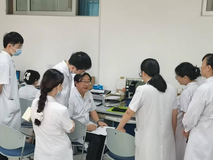 徐本华教授受聘湘南学院附属医院肿瘤学科特聘教授并开展学术指导